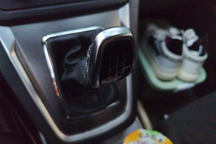 Used CHANGAN KAICHENG Ruixing S50 2017 1.5L Manual Comfort Model China V Standard Gear Lever