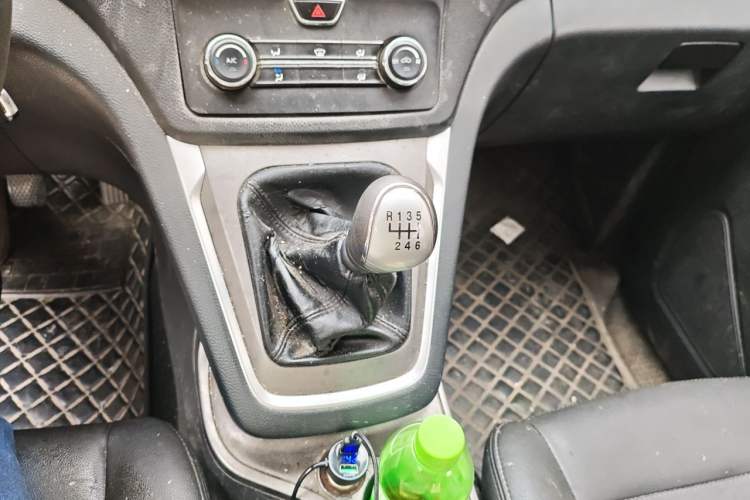 Used CHANGAN KAICHENG Ruixing S50 2017 1.5T Manual Comfort Model 6MT China V Standard Gear Lever