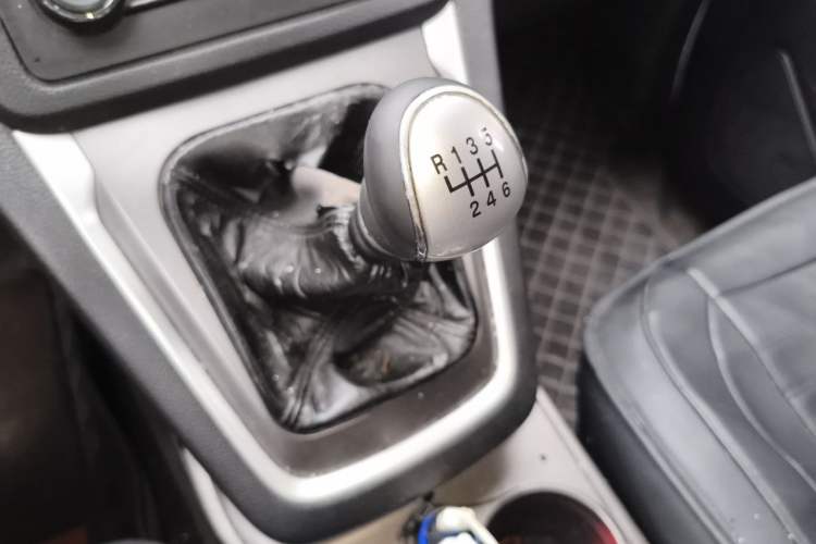 Used CHANGAN KAICHENG Ruixing S50 2017 1.5T Manual Comfort Model 6MT China V Standard Gear Lever