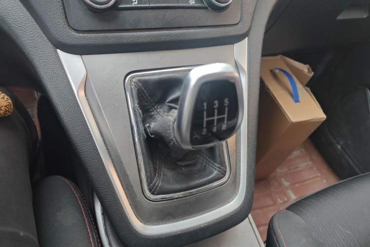 Used CHANGAN KAICHENG Ruixing S50 2017 1.5L Manual Comfort Model China V Standard Gear Lever