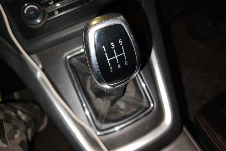 Used CHANGAN KAICHENG Ruixing S50 2017 1.5L Manual Comfort Model China V Standard Gear Lever