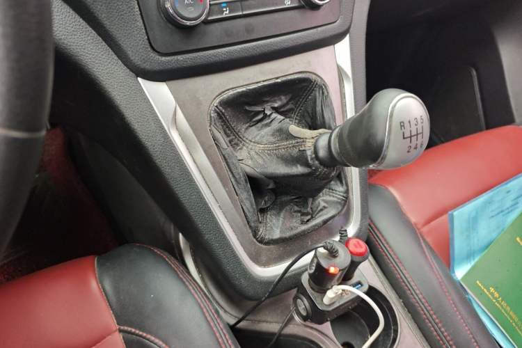 Used CHANGAN KAICHENG Ruixing S50 2017 1.5T Manual Comfort Model 6MT China V Standard Gear Lever