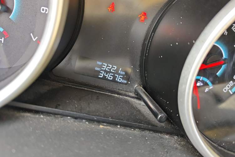 Used CHANGAN KAICHENG Ruixing S50 2017 1.5L Manual Luxury Model China V Standard Odometer Close Up