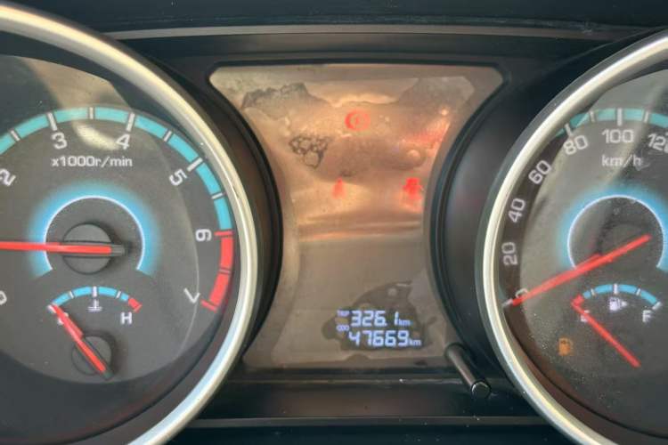Used CHANGAN KAICHENG Ruixing S50 2018 S50V 1.5L Logistics Version 7 Seats China VI Standard Odometer Close Up