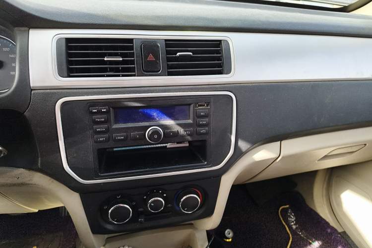 Used CHANGAN KAICHENG Shenqi F30 2016 1.5L Comfort Plus Long Wheelbase DAM15L Audio And AC Panel