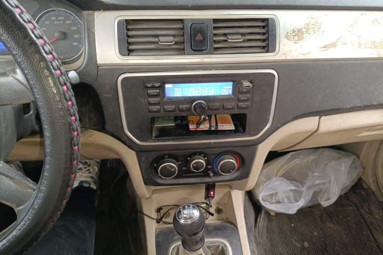 Used CHANGAN KAICHENG Shenqi F30 2016 1.5L Comfort Plus Long Wheelbase DAM15L Audio And AC Panel