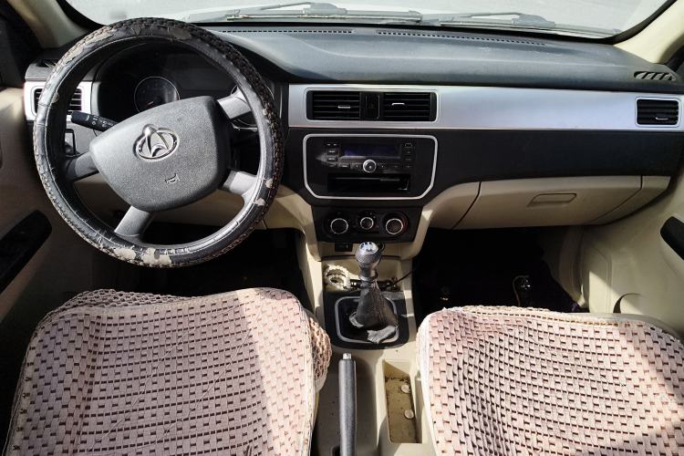 Used CHANGAN KAICHENG Shenqi F30 2016 1.5L Comfort Plus Long Wheelbase DAM15L Center Console