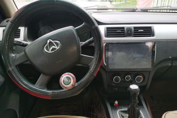 Used CHANGAN KAICHENG Shenqi F30 2016 1.5L Comfort Plus Long Wheelbase DAM15L Center Console
