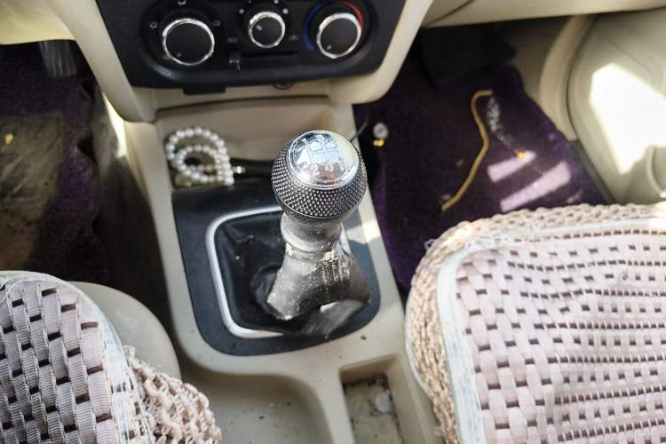 Used CHANGAN KAICHENG Shenqi F30 2016 1.5L Comfort Plus Long Wheelbase DAM15L Gear Lever