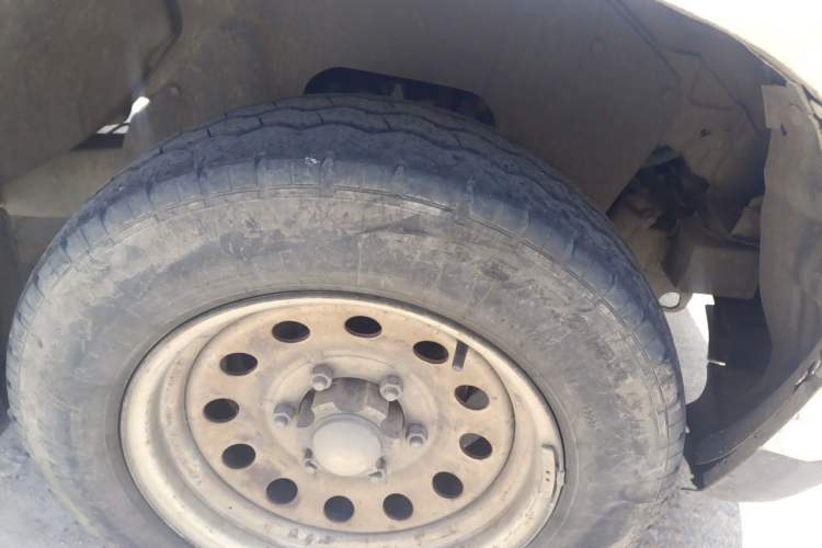 Used CHANGAN KAICHENG Shenqi F30 2016 1.5L Comfort Plus Long Wheelbase DAM15L Right Front Wheel Hub