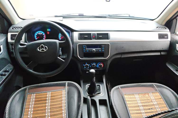 Used CHANGAN KAICHENG Shenqi F30 2018 1.5L Comfort Trim Short Wheelbase DAM15L Center Console