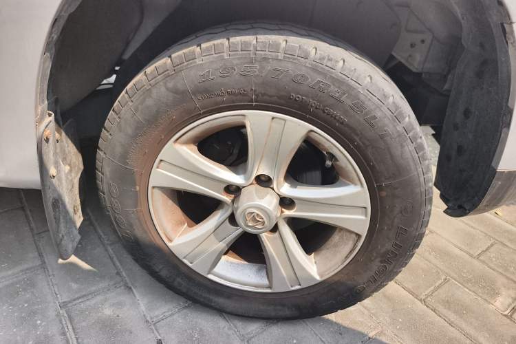 Used CHANGAN KAICHENG Shenqi F30 2018 1.5L Comfort Plus Long Wheelbase DAM15L Right Front Wheel Hub