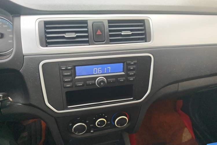 Used CHANGAN KAICHENG Shenqi F30 2018 1.5L Elite Edition Short Wheelbase DAM15L Audio And AC Panel