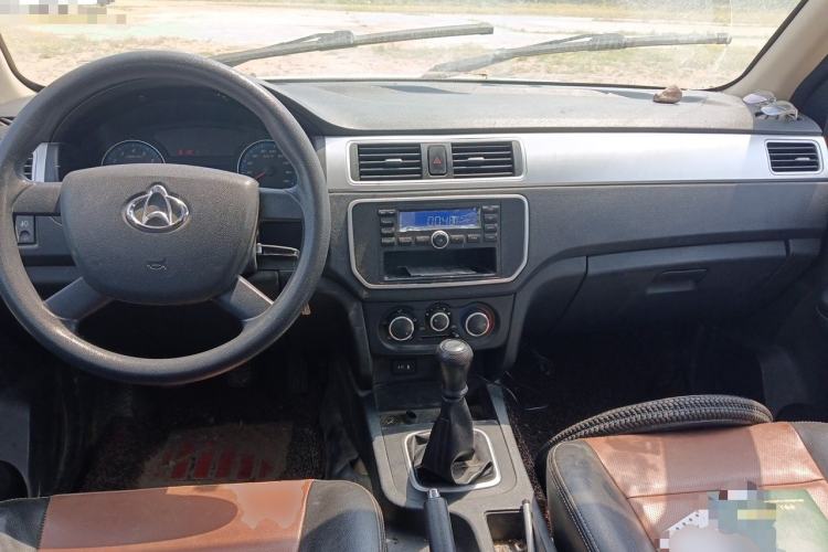 Used CHANGAN KAICHENG Shenqi F30 2018 1.5L Elite Edition Short Wheelbase DAM15L Center Console