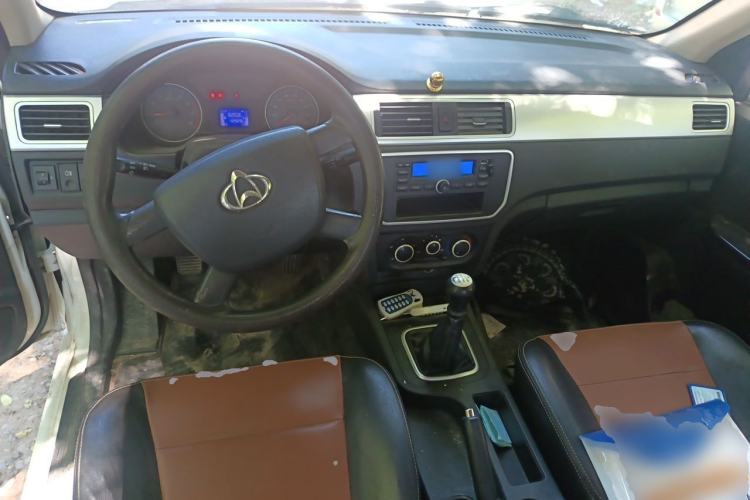 Used CHANGAN KAICHENG Shenqi F30 2018 1.5L Comfort Trim Short Wheelbase DAM15L Center Console