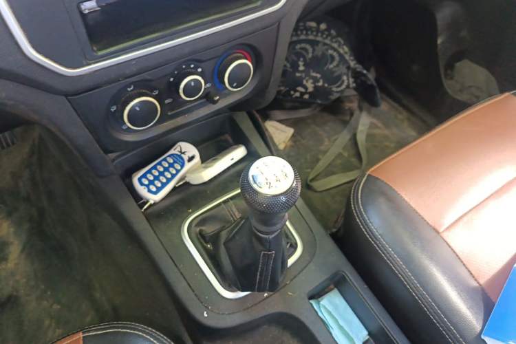 Used CHANGAN KAICHENG Shenqi F30 2018 1.5L Comfort Trim Short Wheelbase DAM15L Gear Lever