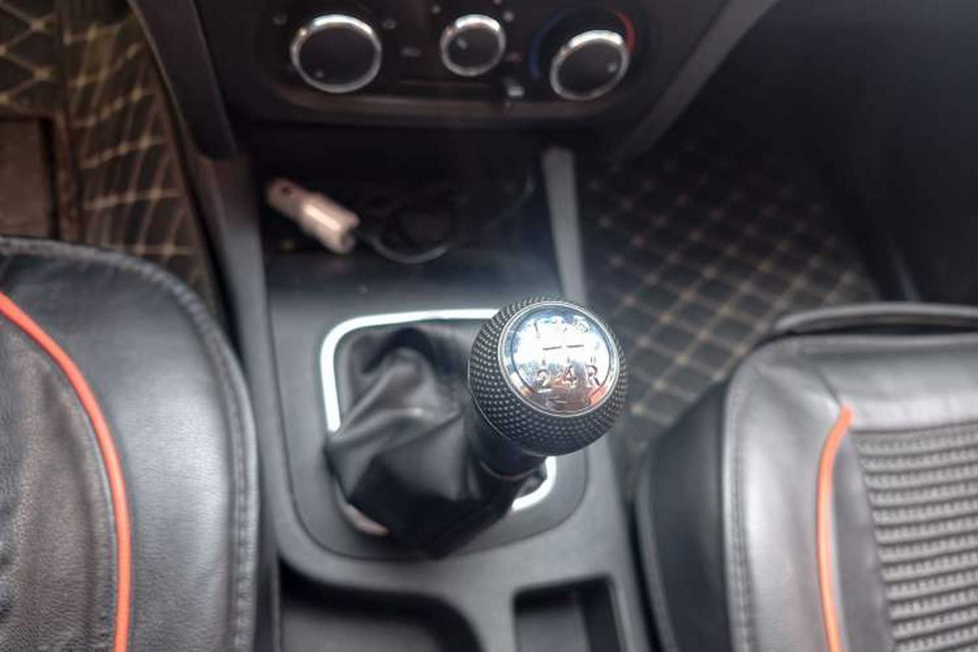 Used CHANGAN KAICHENG Shenqi F30 2018 1.5L Elite Edition Short Wheelbase DAM15L Gear Lever
