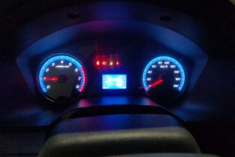 Used CHANGAN KAICHENG Shenqi F30 2018 1.5L Comfort Trim Short Wheelbase DAM15L Instrument Cluster