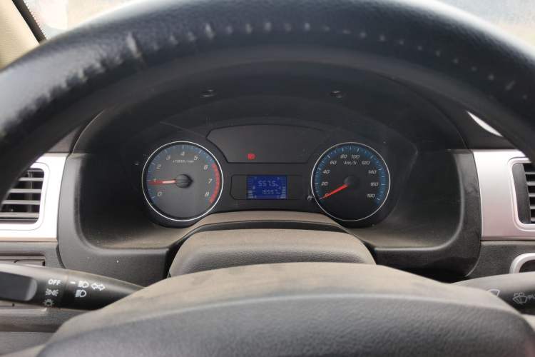 Used CHANGAN KAICHENG Shenqi F30 2018 1.5L Comfort Trim Short Wheelbase DAM15L Instrument Cluster