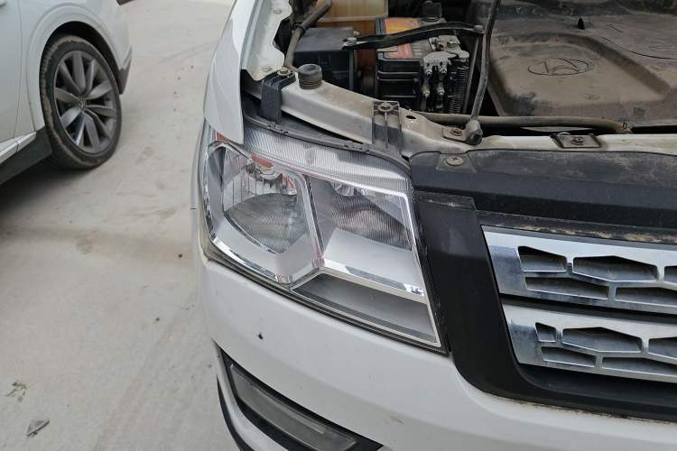 Used CHANGAN KAICHENG Shenqi F30 2018 1.5L Comfort Trim Short Wheelbase DAM15L Right Front Headlight