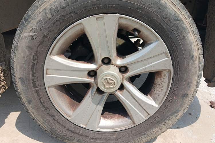 Used CHANGAN KAICHENG Shenqi F30 2018 1.5L Elite Edition Short Wheelbase DAM15L Right Front Wheel Hub
