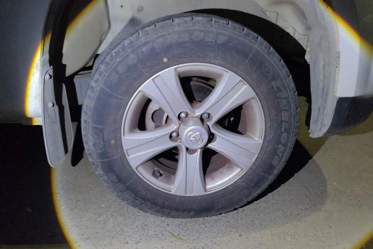 Used CHANGAN KAICHENG Shenqi F30 2018 1.5L Comfort Trim Short Wheelbase DAM15L Right Front Wheel Hub