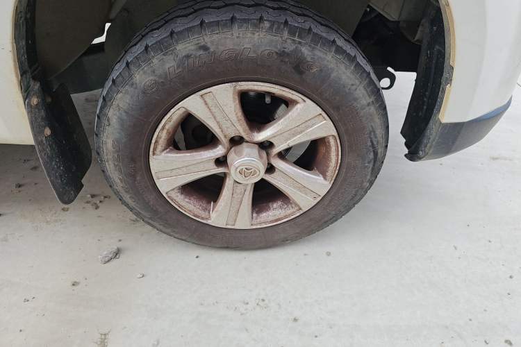 Used CHANGAN KAICHENG Shenqi F30 2018 1.5L Comfort Trim Short Wheelbase DAM15L Right Front Wheel Hub