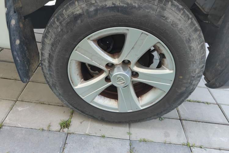 Used CHANGAN KAICHENG Shenqi F30 2018 1.5L Luxury Short-Wheelbase DAM15L Right Front Wheel Hub