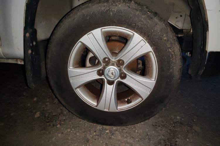 Used CHANGAN KAICHENG Shenqi F30 2018 1.5L Comfort Trim Short Wheelbase DAM15L Right Front Wheel Hub