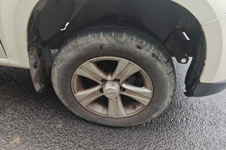 Used CHANGAN KAICHENG Shenqi F30 2018 1.5L Comfort Trim Short Wheelbase DAM15L Right Front Wheel Hub
