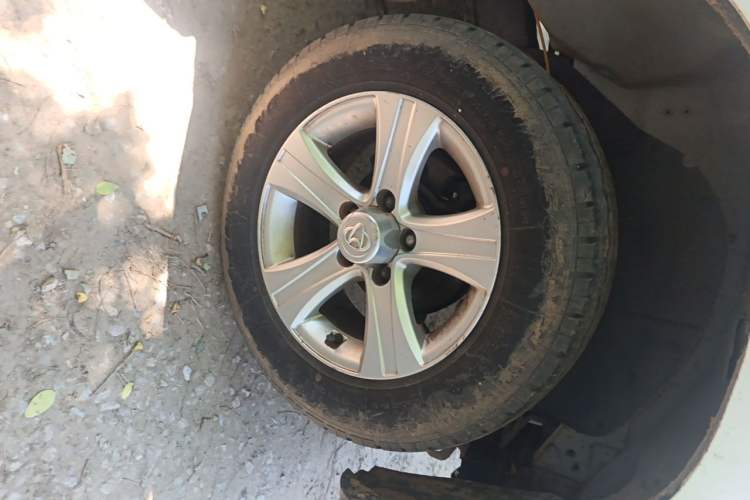 Used CHANGAN KAICHENG Shenqi F30 2018 1.5L Comfort Trim Short Wheelbase DAM15L Right Front Wheel Hub