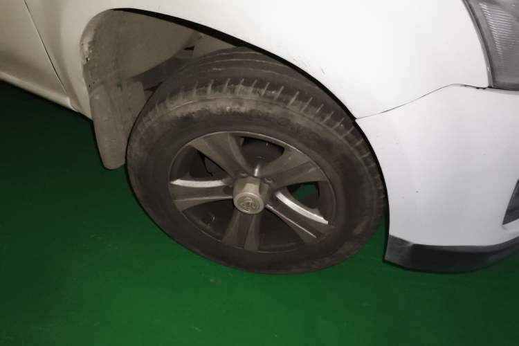 Used CHANGAN KAICHENG Shenqi F30 2018 1.5L Elite Edition Short Wheelbase DAM15L Right Front Wheel Hub