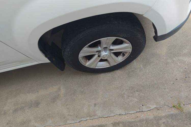 Used CHANGAN KAICHENG Shenqi F30 2018 1.5L Elite Edition Short Wheelbase DAM15L Right Front Wheel Hub