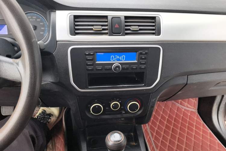 Used CHANGAN KAICHENG Shenqi F30 2019 1.5L Comfort Edition China VI Dual-Cab Long Wheelbase DAM15KL Audio And AC Panel