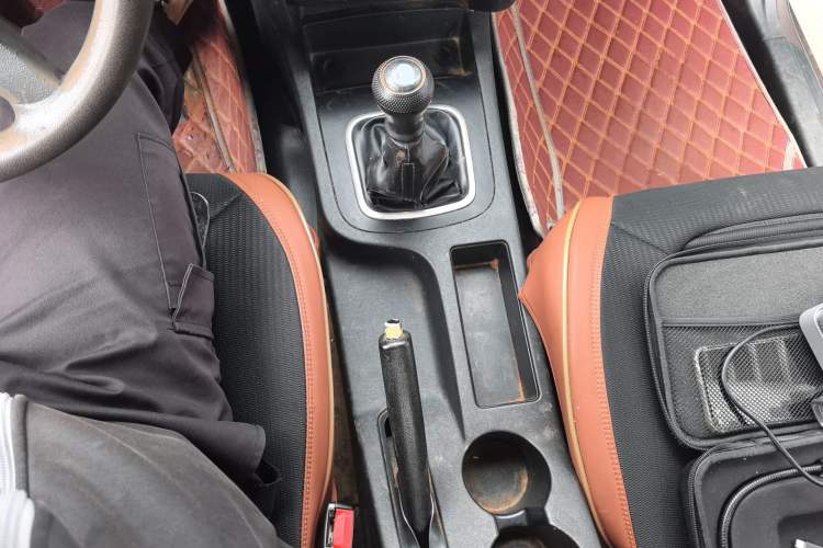 Used CHANGAN KAICHENG Shenqi F30 2019 1.5L Comfort Edition China VI Dual-Cab Long Wheelbase DAM15KL Gear Lever