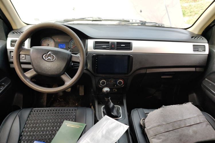 Used CHANGAN KAICHENG Shenqi F30 2019 1.5L Standard Version China VI Dual-Cab Long Wheelbase DAM15KL Center Console