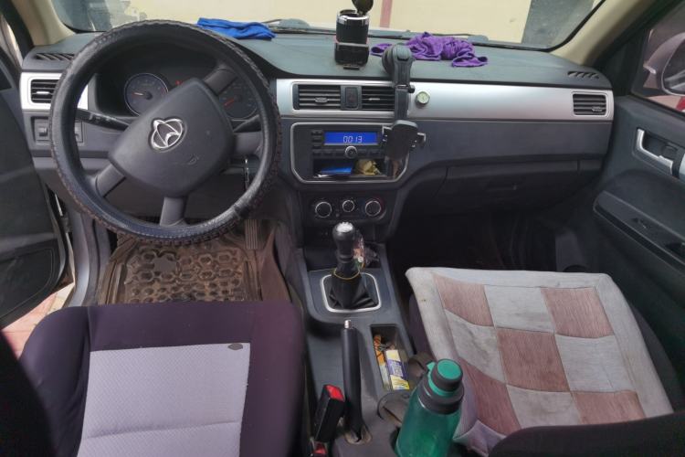 Used CHANGAN KAICHENG Shenqi F30 2019 1.5L Standard Version China VI Dual-Cab Long Wheelbase DAM15KL Center Console