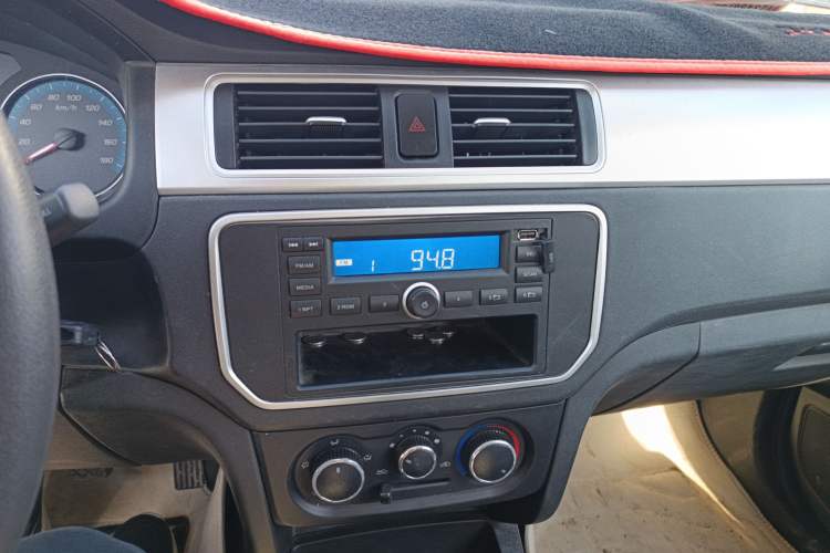 Used CHANGAN KAICHENG Shenqi F30 2019 1.5L Comfort Edition China VI Dual-Cab Short-Wheelbase DAM15KL Audio And AC Panel