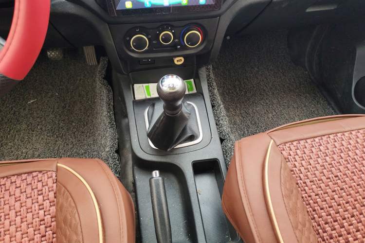 Used CHANGAN KAICHENG Shenqi F30 2019 1.5L Comfort Edition China VI Dual-Cab Short-Wheelbase DAM15KL Gear Lever
