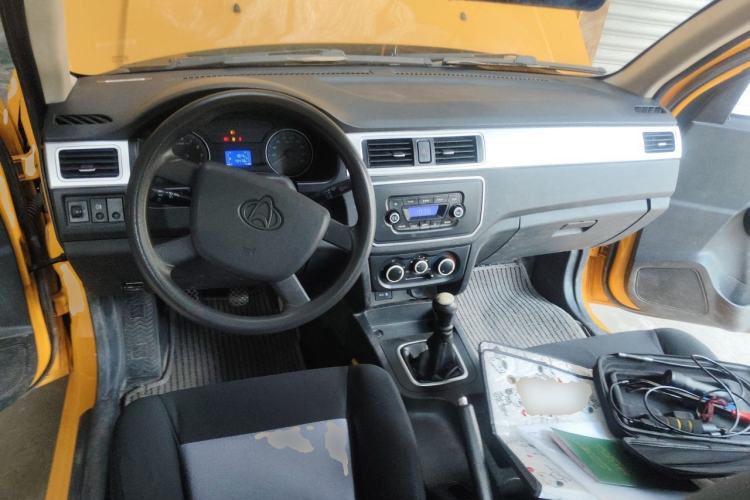 Used CHANGAN KAICHENG Shenqi F30 2021 1.5L Entry-Level Double-Cab Long-Wheelbase Version DAM15KL Center Console