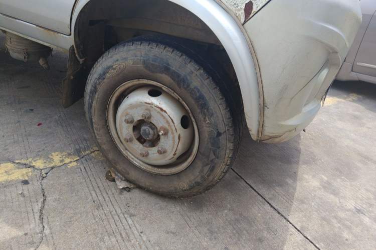 Used CHANGAN KAICHENG Shenqi T20 2016 1.5L Gasoline Cargo Van Double Cab Rear Dual Tires DAM15R Right Front Wheel Hub