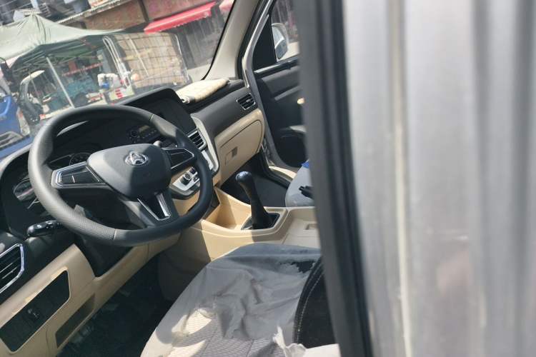 Used CHANGAN KAICHENG Shenqi T30 2021 1.6L Luxury Double-Cab 3.01-meter Steel-Plate Cargo Van DAM16KR Audio And AC Panel