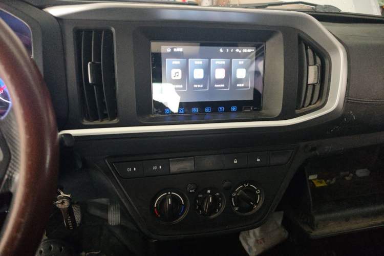Used CHANGAN KAICHENG Shenqi T30 2021 1.6L Luxury Model Double Cab 3.01-meter Standard Vehicle DAM16KR Audio And AC Panel
