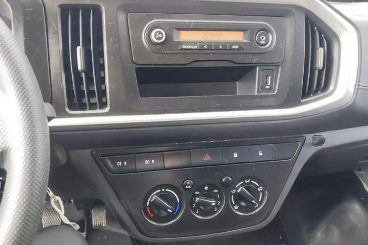 Used CHANGAN KAICHENG Shenqi T30 2021 1.6L Comfort Single-Row 3.6m Standard Vehicle DAM16KR Audio And AC Panel