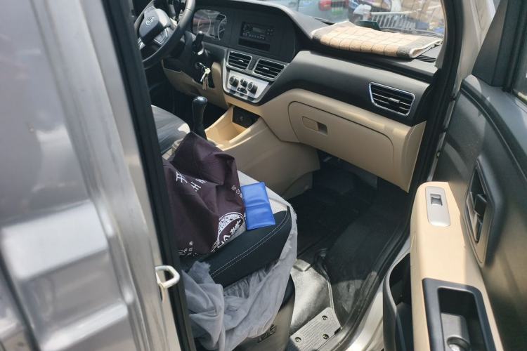 Used CHANGAN KAICHENG Shenqi T30 2021 1.6L Luxury Double-Cab 3.01-meter Steel-Plate Cargo Van DAM16KR Left Front Seat
