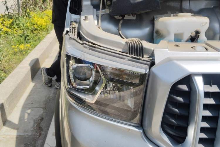 Used CHANGAN KAICHENG Shenqi T30 2021 1.6L Comfort Single-Row 3.6m Standard Vehicle DAM16KR Right Front Headlight
