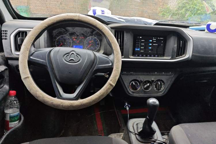 Used CHANGAN KAICHENG Shenqi T30 2021 1.6L Luxury Double-Cab 2.55m Steel-Plate Van DAM16KR Center Console