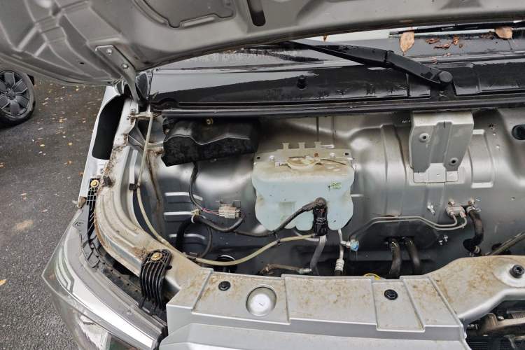 Used CHANGAN KAICHENG Shenqi T30 2021 1.6L Luxury Double-Cab 2.55m Steel-Plate Van DAM16KR Engine Bay Right