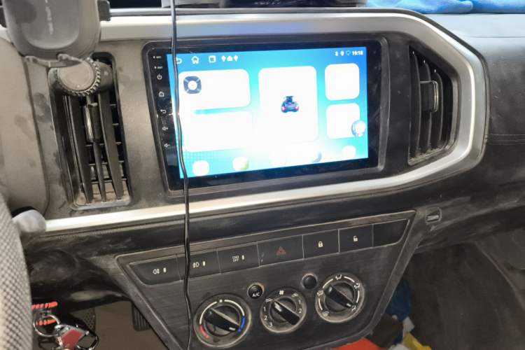 Used CHANGAN KAICHENG Shenqi T30 2024 1.6L CNG Single-Row 3.3m Standard Vehicle – Air-Conditioned Value Edition Audio And AC Panel