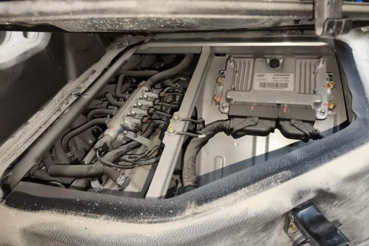 Used CHANGAN KAICHENG Shenqi T30 2024 1.6L CNG Single-Row 3.3m Standard Vehicle – Air-Conditioned Value Edition Engine Bay